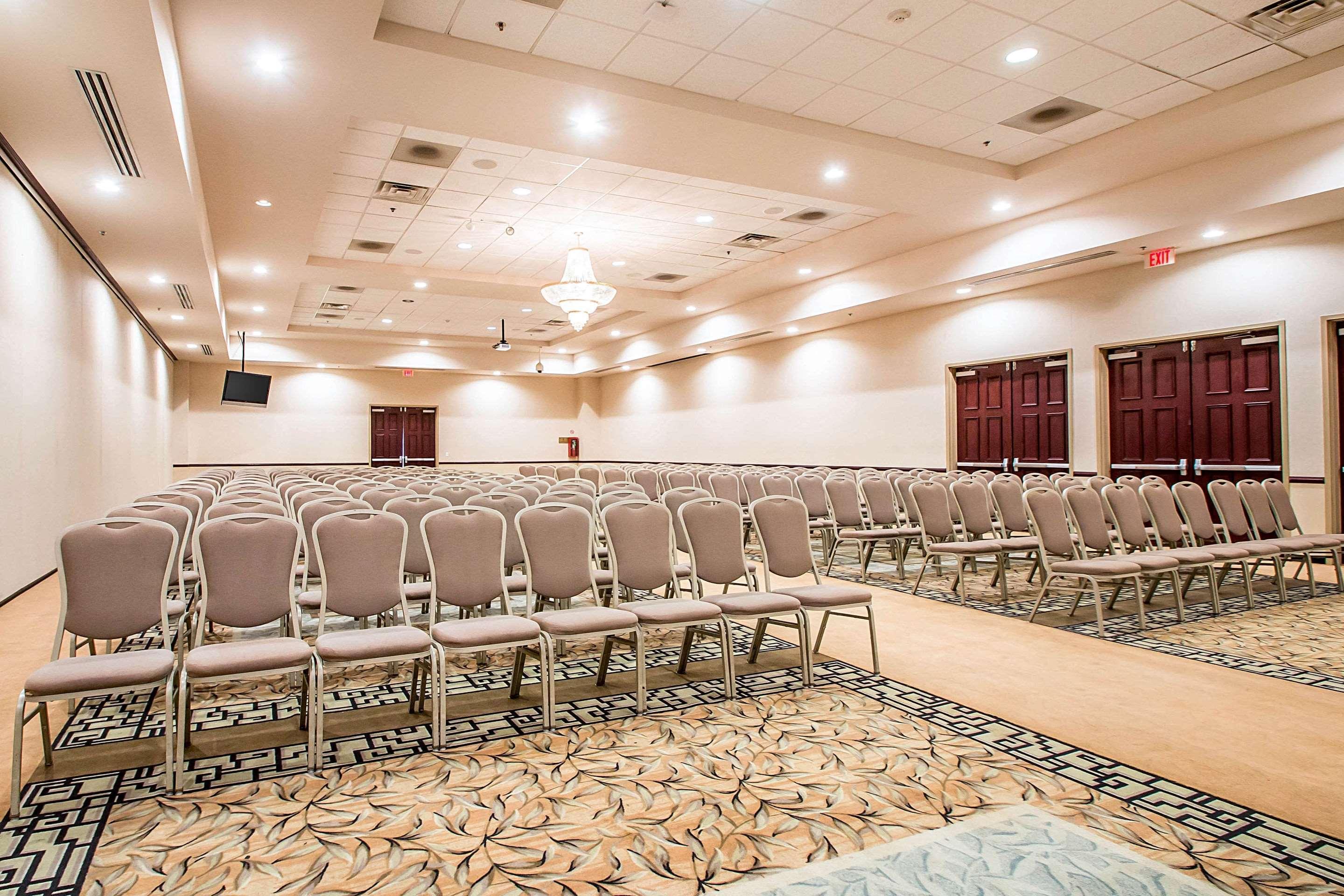 Clarion Inn Elmhurst - Oak Brook Near I-88, I-290, I-294 Εξωτερικό φωτογραφία